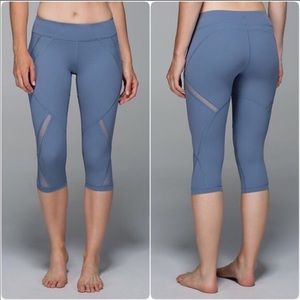 Lululemon Athletica cool to street  blue crop